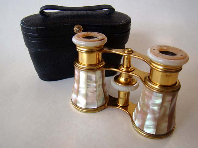 A fabulous pair of mother-of-pearl mounted French opera glasses by LeMaire of Paris circa 1890 — image 2